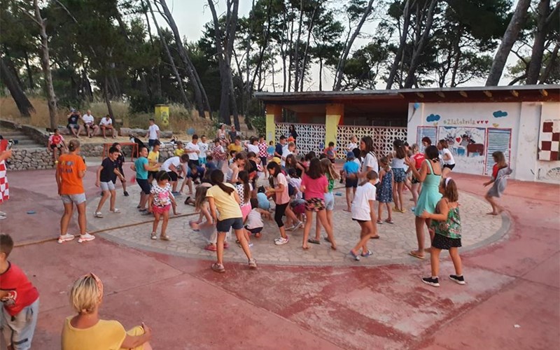 Hostel Zlatokrila 27